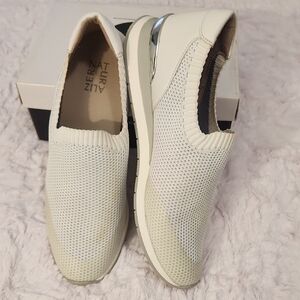 Naturalizer Women's Cream Slip-On Sneakers